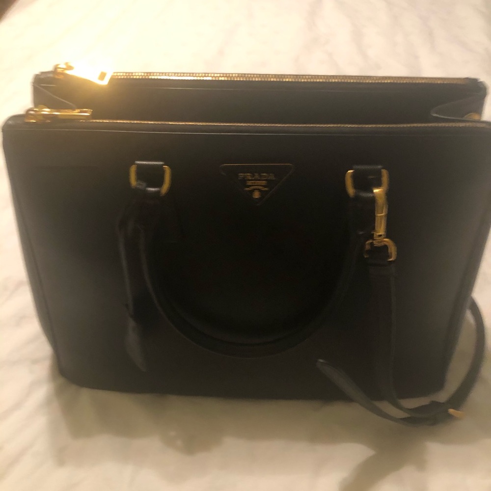 Like New Prada Galleria Safiano Black Medium Bag